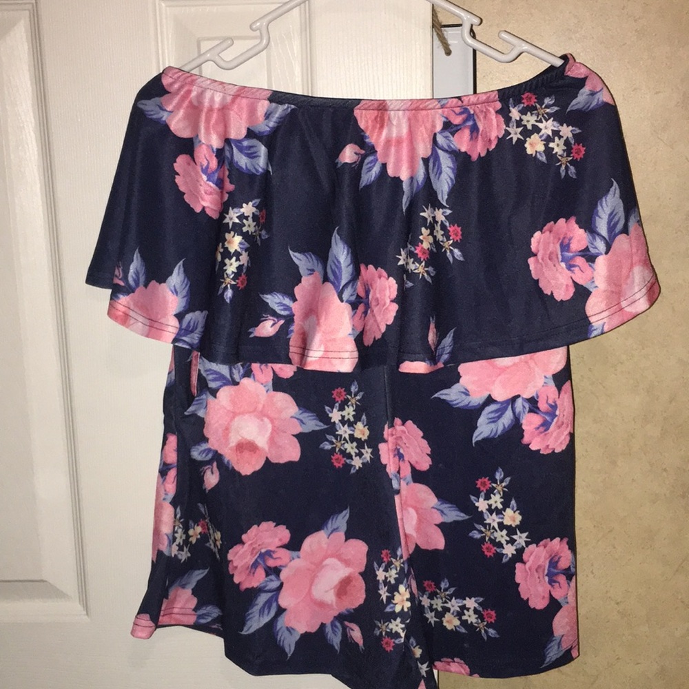 romper size small. never worn